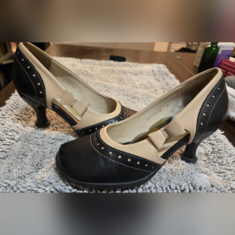 Elegant Black and Cream Women's Heels - Picture 3 of 12